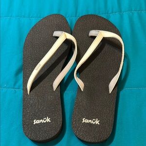 Sanuk Black and White Sandals